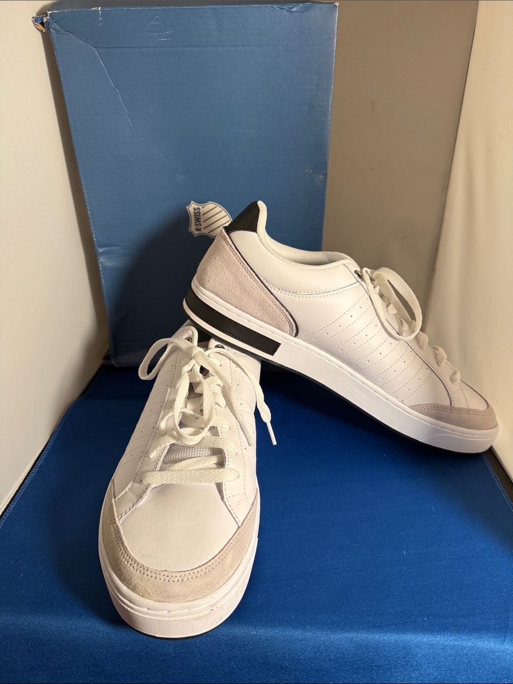 Men's White Low-Top Leather Sneakers with Light Gray Suede Accents size 11